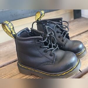 DR MARTEN toddler SZ 4c VGUC (vague scuffs on toes) BLACK leather lace up Boots
